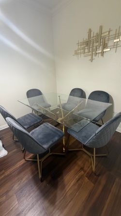 Glass dinning room table