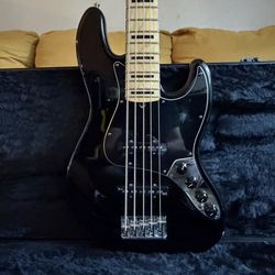 2012 Fender American Deluxe Jazz Bass V (5 Strings) Black Maple w/OSHC
