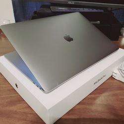 2018 15" Apple MacBook Pro Laptop. 6-Core i7, Radeon Pro, Newest Mac OS, Box