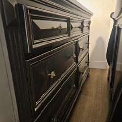 USED BLACK DRESSER