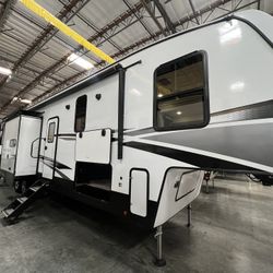 Rv 41 Feet (5th Wheeler)