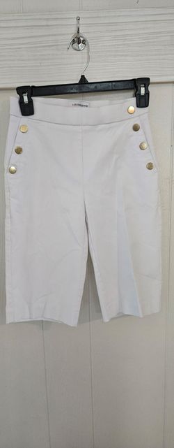 Liz Claiborne White Capri Pants with Gold Buttons