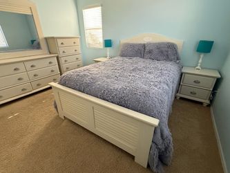 White, Queen Bedroom Set - Mattress NOT included