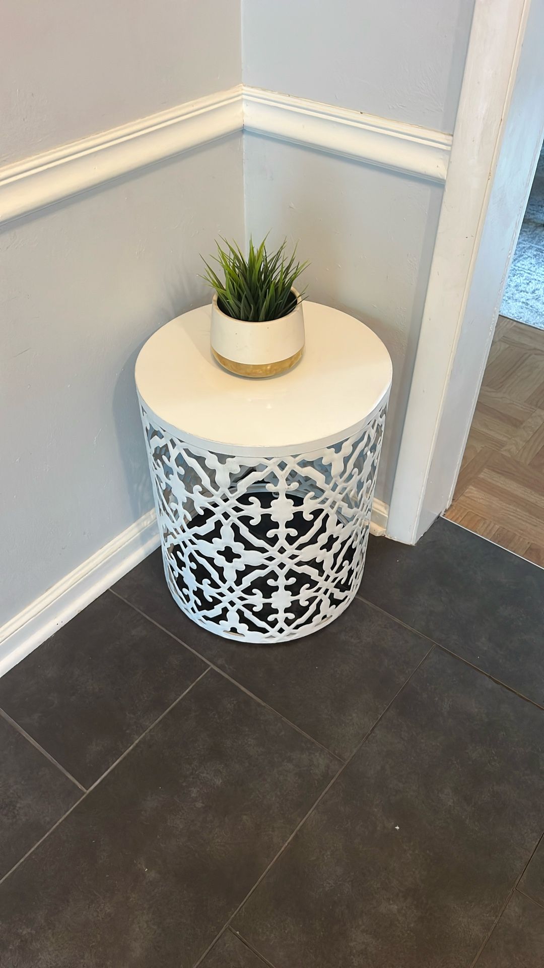 Súper Cute Side Table