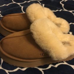Authentic Womens UGG Disquette Slippers Size 8 Chestnut