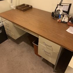 Desk - Classic Item 150$
