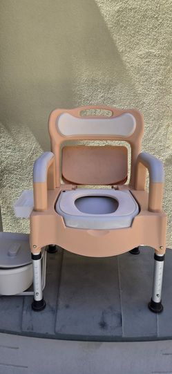 Sturdy bedside commode