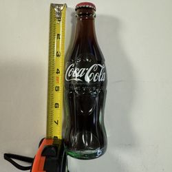 VINTAGE COCA COLA CLASSIC BOTTLE. SEE PIC OF LID. 