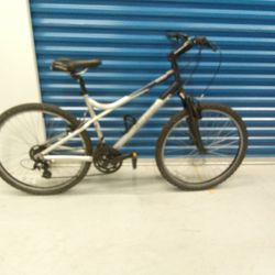BICYCLE GIANT 27 SPEED BRAND NEW 
