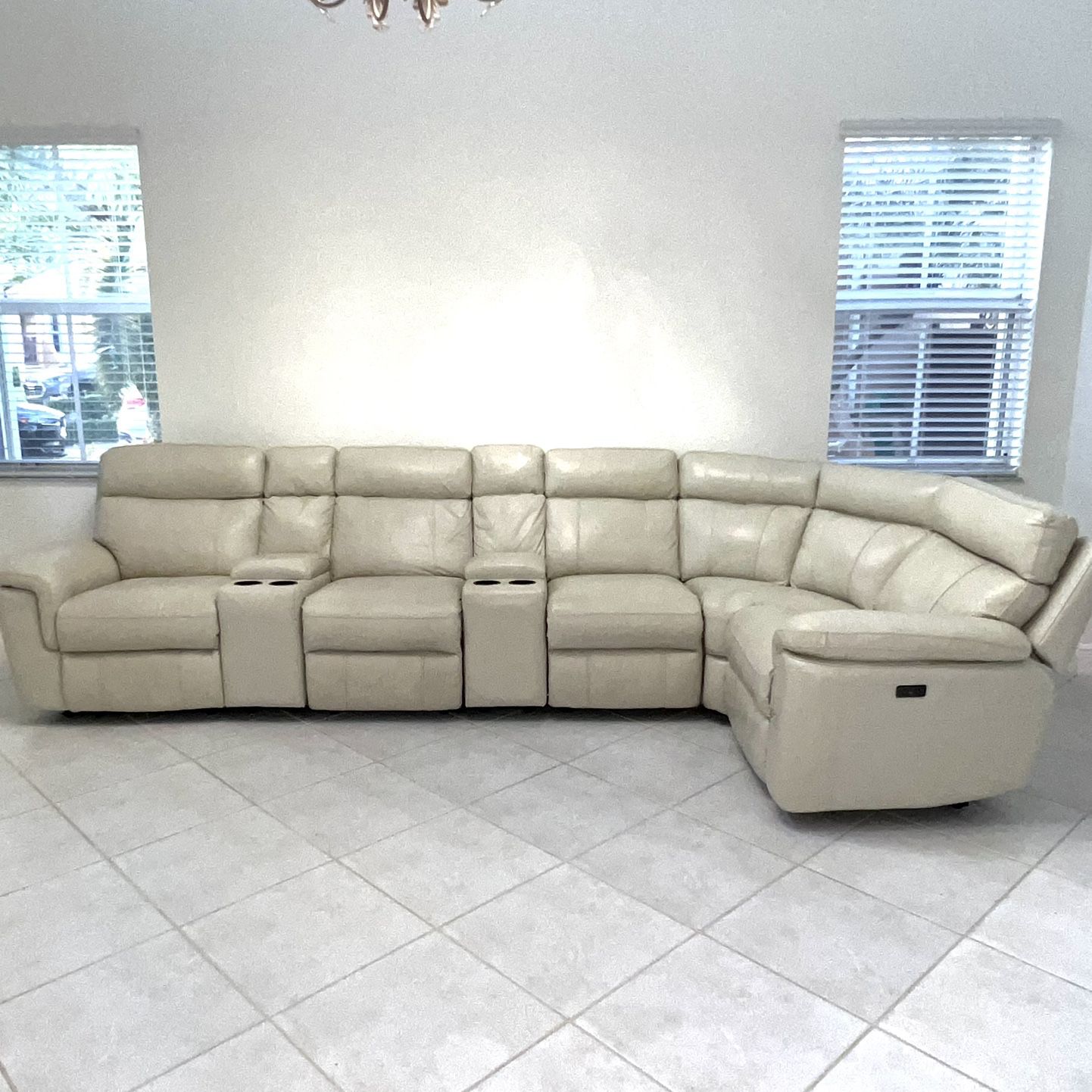 Rooms to Go 5-Piece Leather Cream Sectional