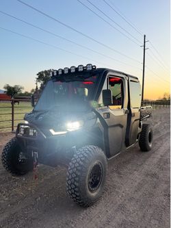 2022 Can am Defender LIMITED HD10