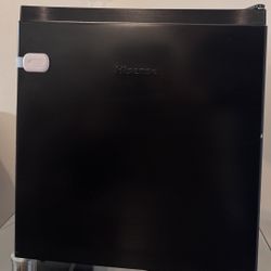 Hisense- Mini Fridge 