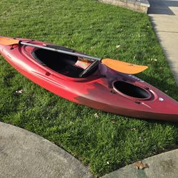 Emotion Guster 10ft Kayak with paddle