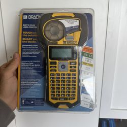 Portable Printer: No Wireless Connectivity, 3/4", 203 dpi Printhead Resolution Label Maker