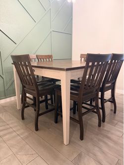 Dinning room table