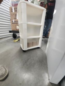 Plastic bin w/tires