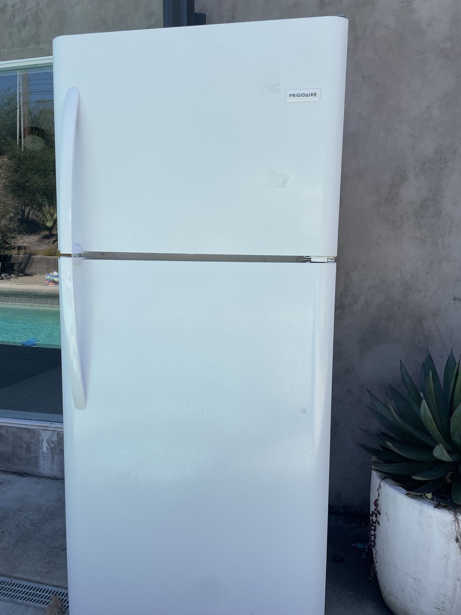 Frigidaire 20 Cubic Ft. Refrigerator/ Freezer