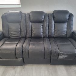 Beautiful Leather Sofa Set. 