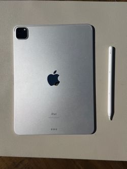 Apple iPad Pro 11” M1 (2021) 128GB WiFi + Apple Pencil & Case