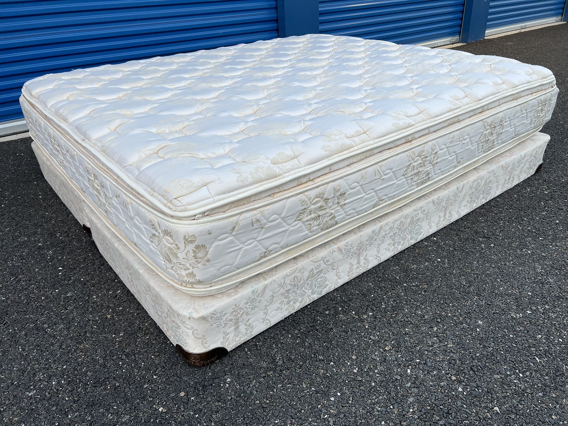 King Size Bed ! King Size Mattress and Box Springs Set