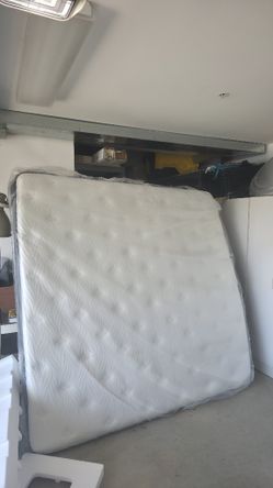 Avenco Zone Hybrid - King. Almost New