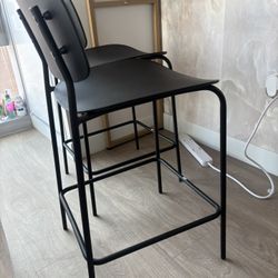2 BLACK BAR STOOLS