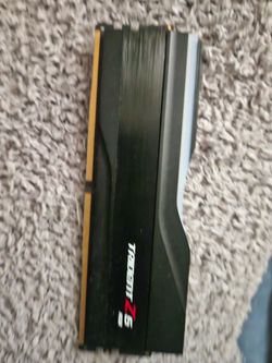 Team Talon Z5 DDR5 RAM Stick