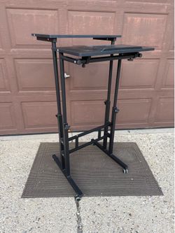 Adjustable desk