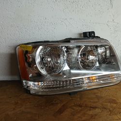 2008 Dodge Magnum  Right Passenger side Headlight