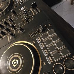 Pioneer DDJ-400-N Limited
Gold 2-Channel DJ
Midi Controller DDJ-400 With Magma Flight Case