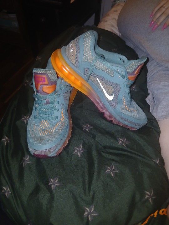 Size 9 Women's NIKE