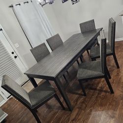 ASAP.... NEED TO LEAVE.... 7 PCS DINNING SET.... LIKE NEW...$680 OBO