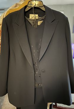 Three Piece Women’s Pant Suit By Le Suit (Size 16)