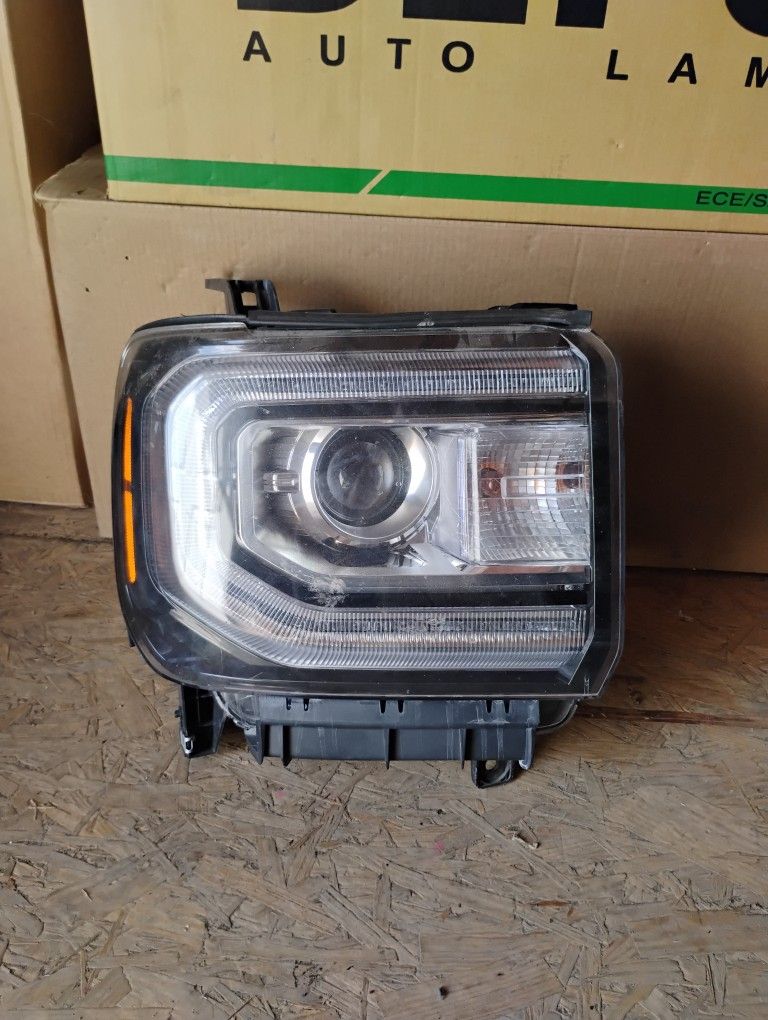 2016-2018 GMC Sierra 1500 Headlight LED RH 
