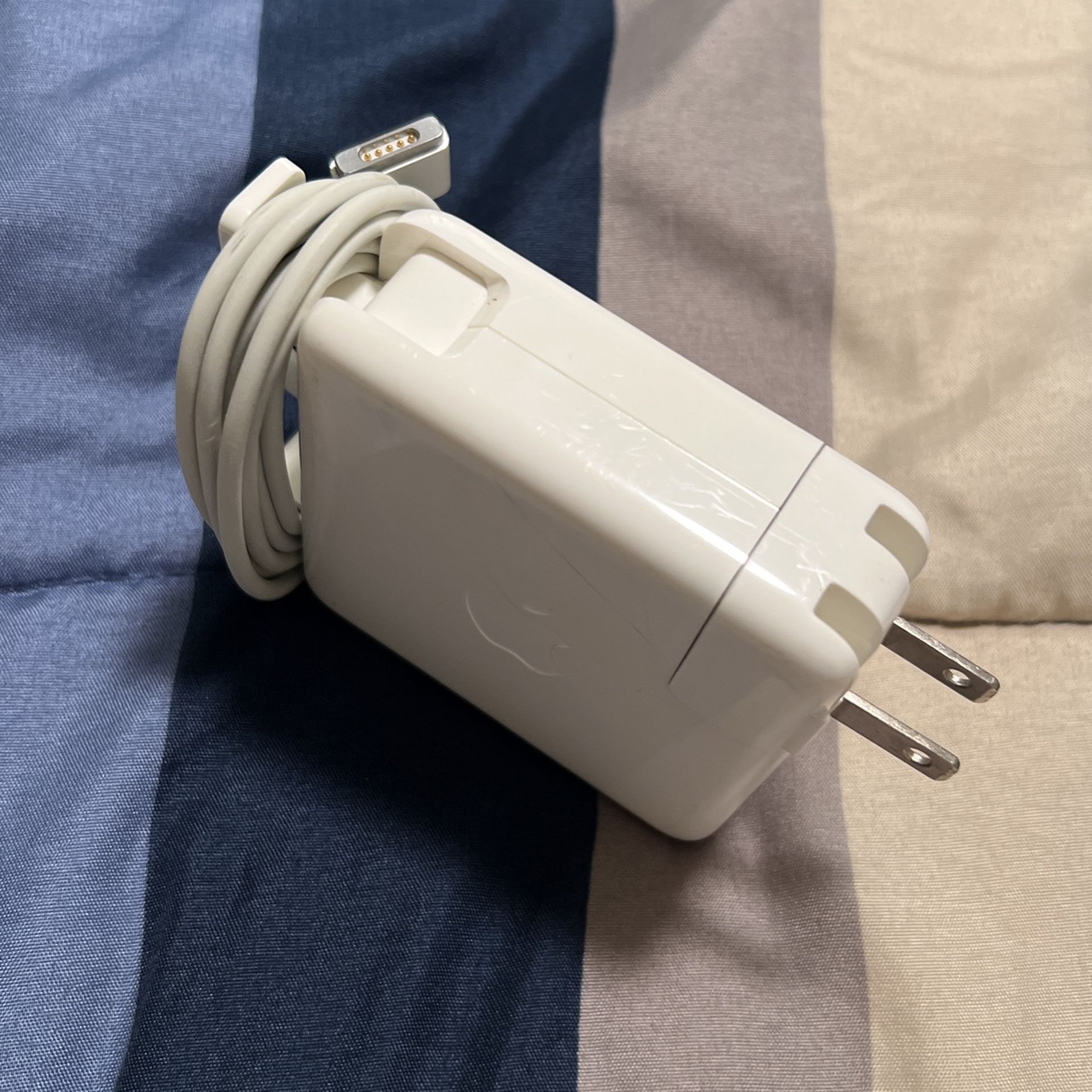 85w MacBook Charger Apple Like New Magesafe