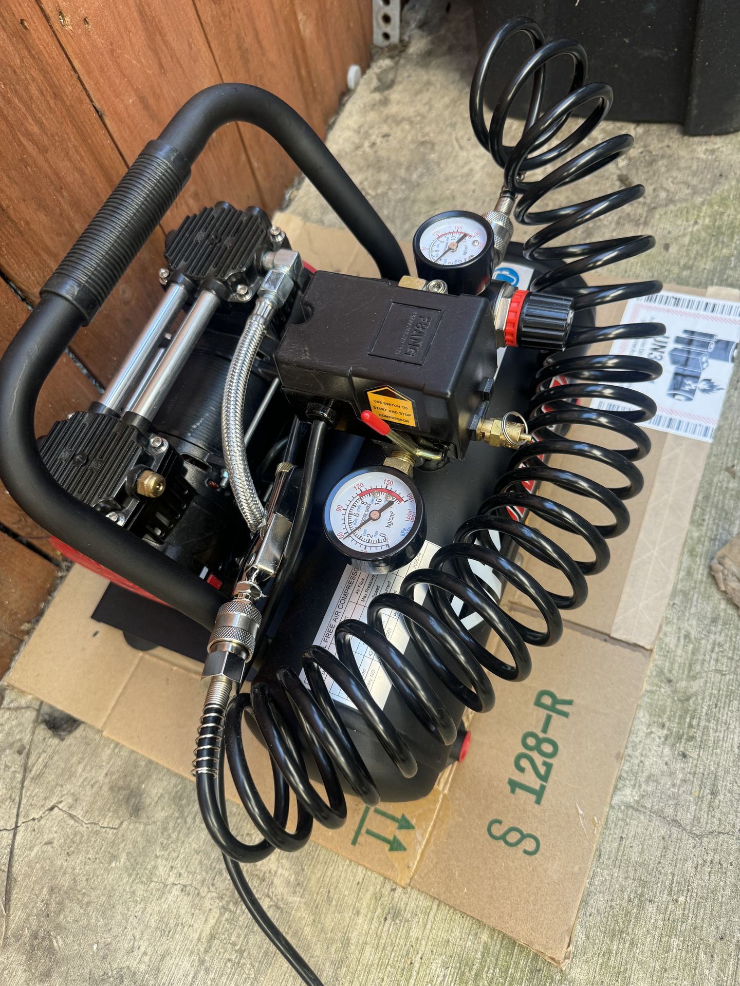 New Air Compressor Very Quiet And Air Nozzle/ tire gauge