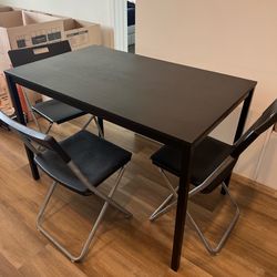 Table with 3 folding chairs