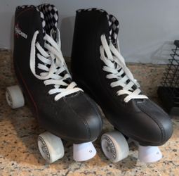 Roller Derby Skates Adult size 10 very lightly used with bag