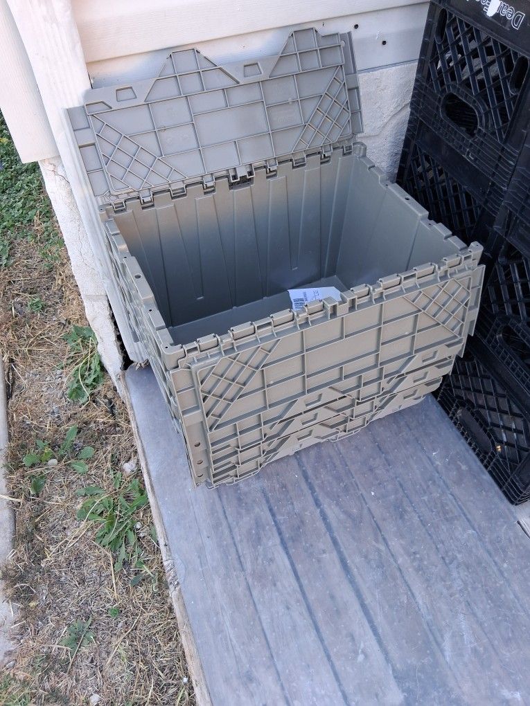 I have thirty six soar containers with foldinhg lids available