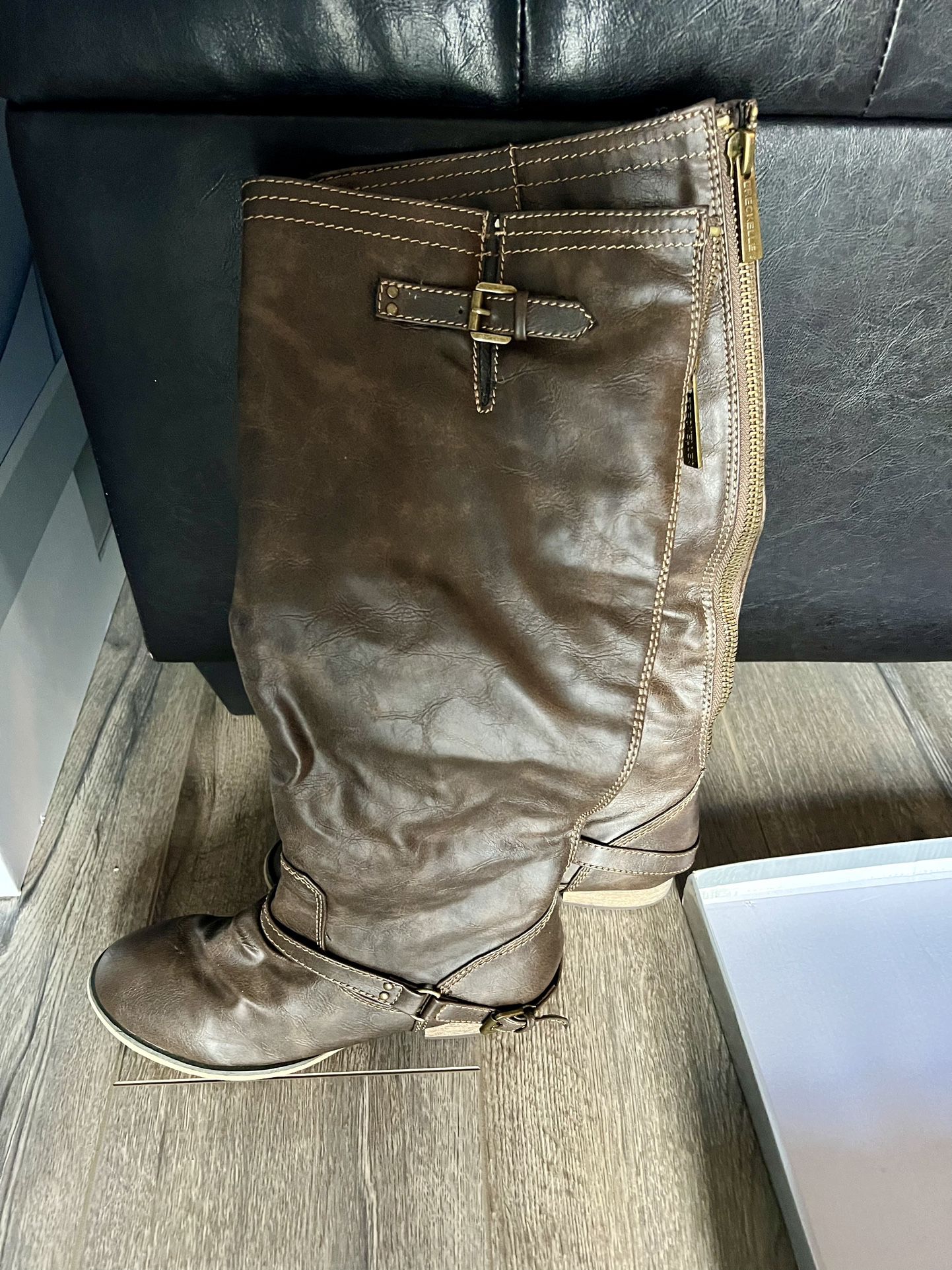 Dark brown boots. size 8