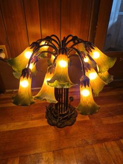 Beautiful Tiffany-Style 15-Light Tulip/Lily Lamp 🌷✨