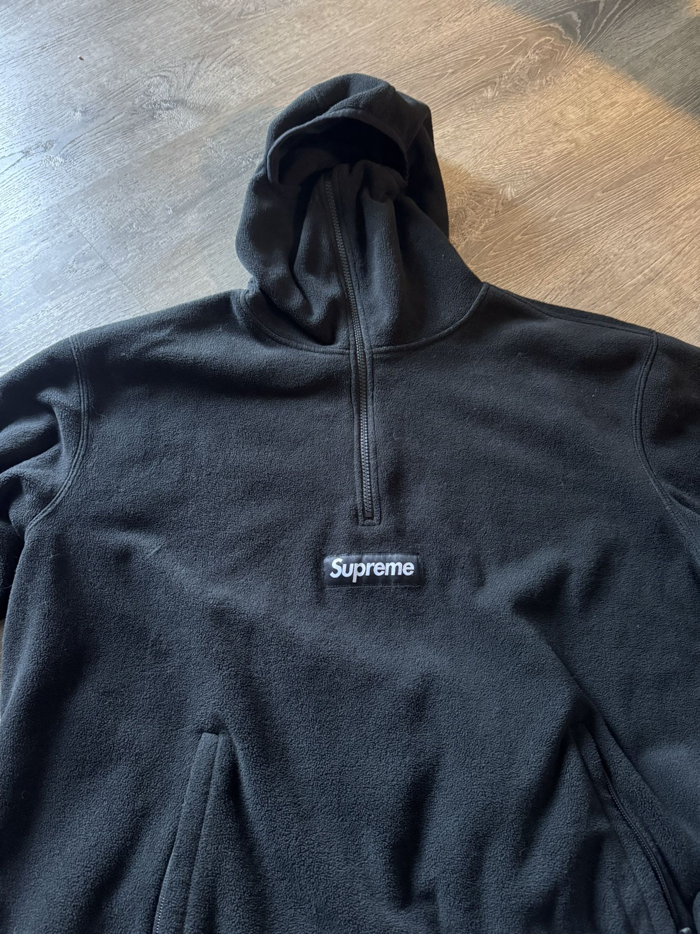 Supreme half zip size L
