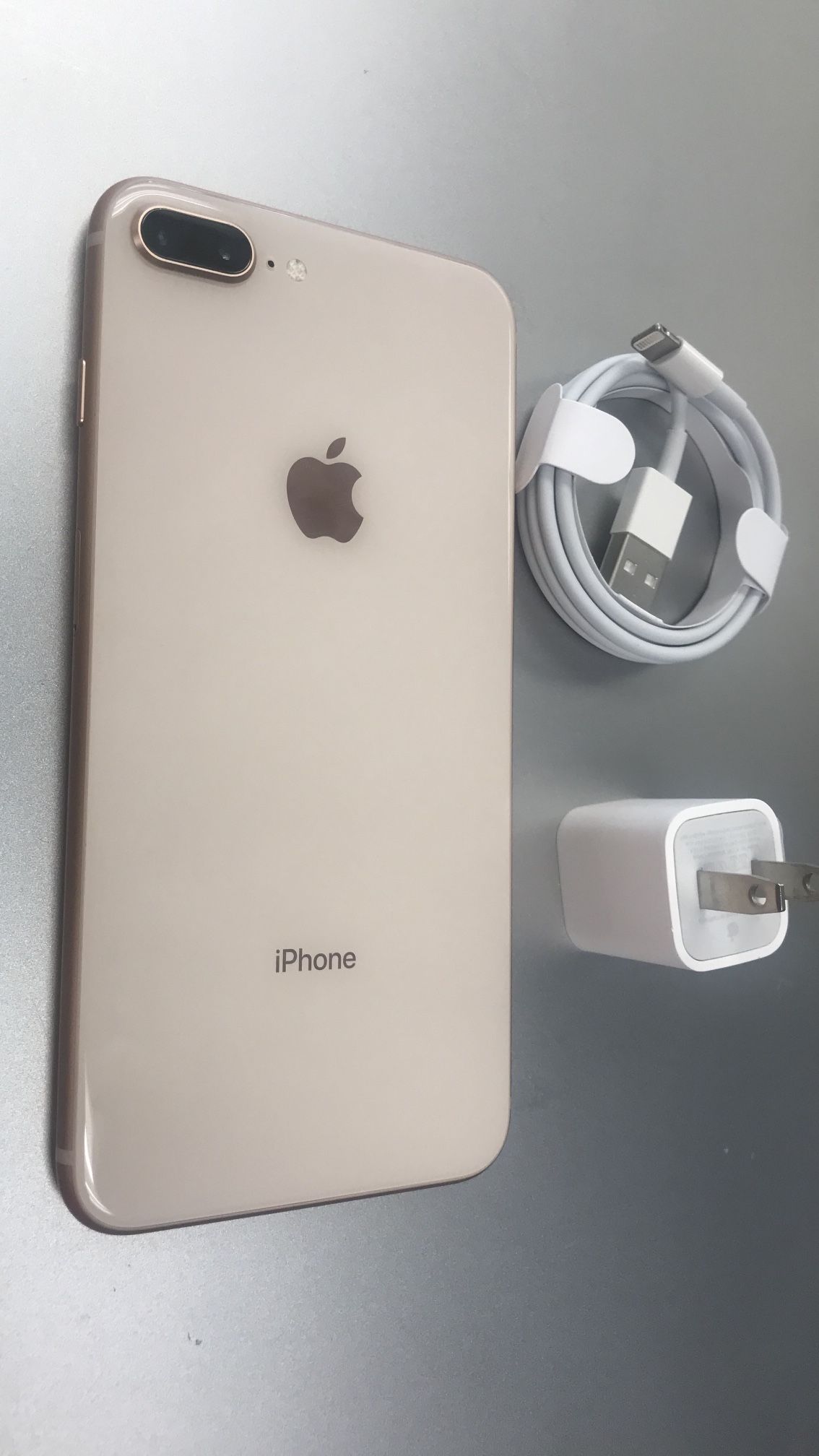 Factory unlocked apple iphone 8 plus 64 gb , store warranty