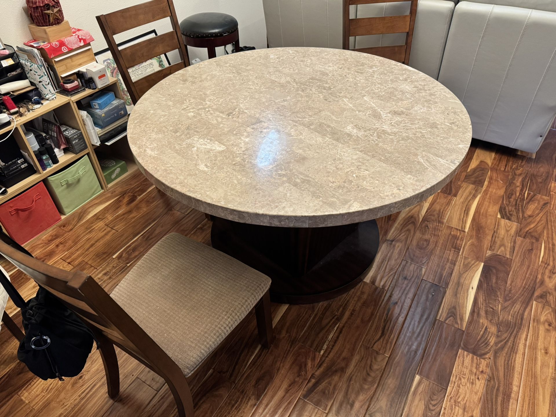 Kitchen Table. 54” Round Table With 4 Chairs.