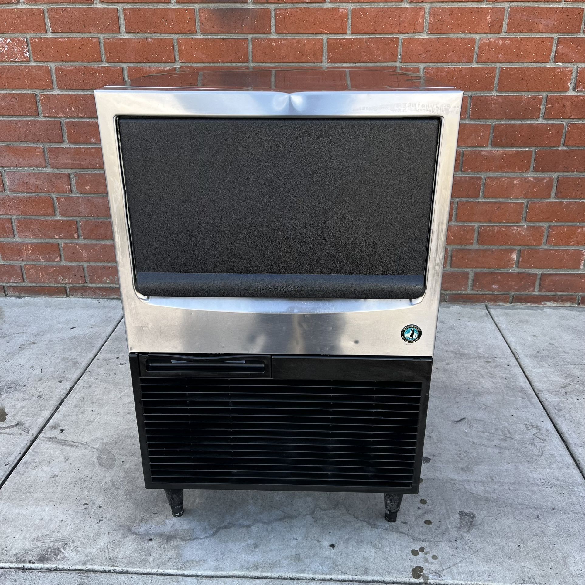Hoshizaki KM-151BAH Air cooled ice maker 24”