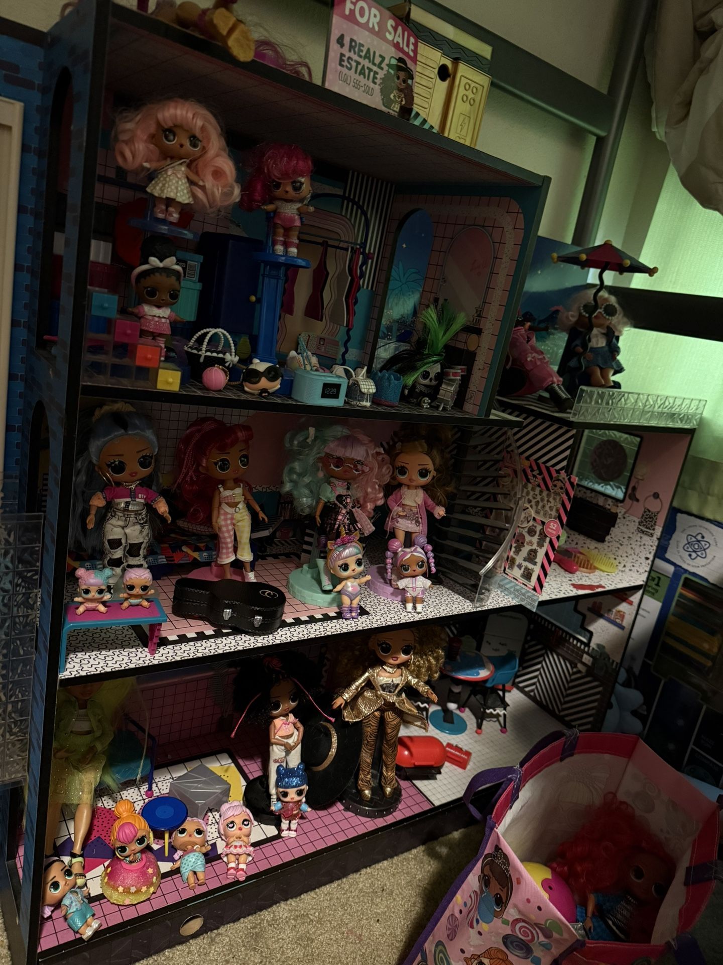 LOL Rainbow High Dollhouse And Accessories