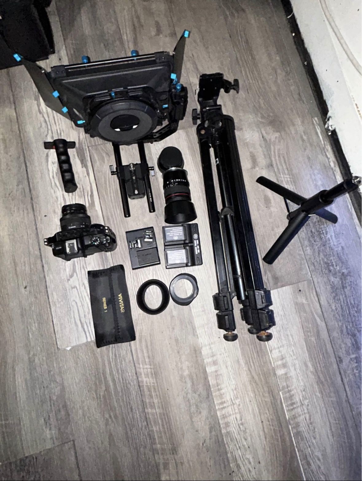 Canon R50 Bundle