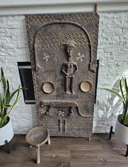 ​Baule Figural Door Panel with Accompanying Stool

Ivory Coast | Mid-to-Late 20th Century | Carved Wood

 SEE DESCRIPTION