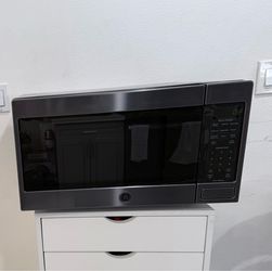 GE Countertop Microwave Oven, 1150-Watt, 1.6 Cu Ft, 8 Auto Cooking Settings, Child-Lock, Black Stainless