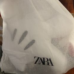 Zara Mickey Hand